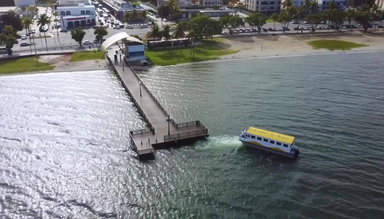 Cais do ferry boat no Centro, travessia para Praia Seca